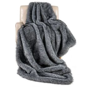 Gray Faux Wolf Fur Throw Blanket (Option: defaulttitle)